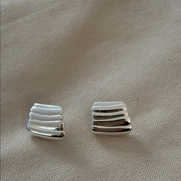 Heaven Mayehm Silver Earrings - Picture 2 of 2